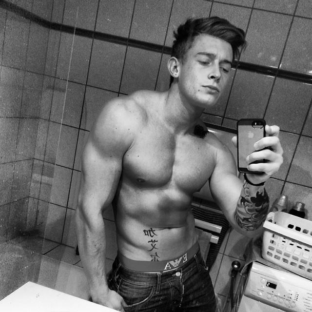 Muscle men From IG 117