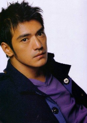ทาเคชิ คาเนชิโร่  พระเอกหนุ่มสุดหล่อในดวงใจ