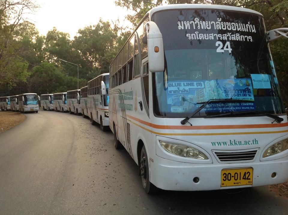 Shuttle Bus รถโดยสารที่ให้บริการแก่นักศึกษา บุคลากร และประชาชนทั่วไป ที่เข้ามาใช้บริการใน มข