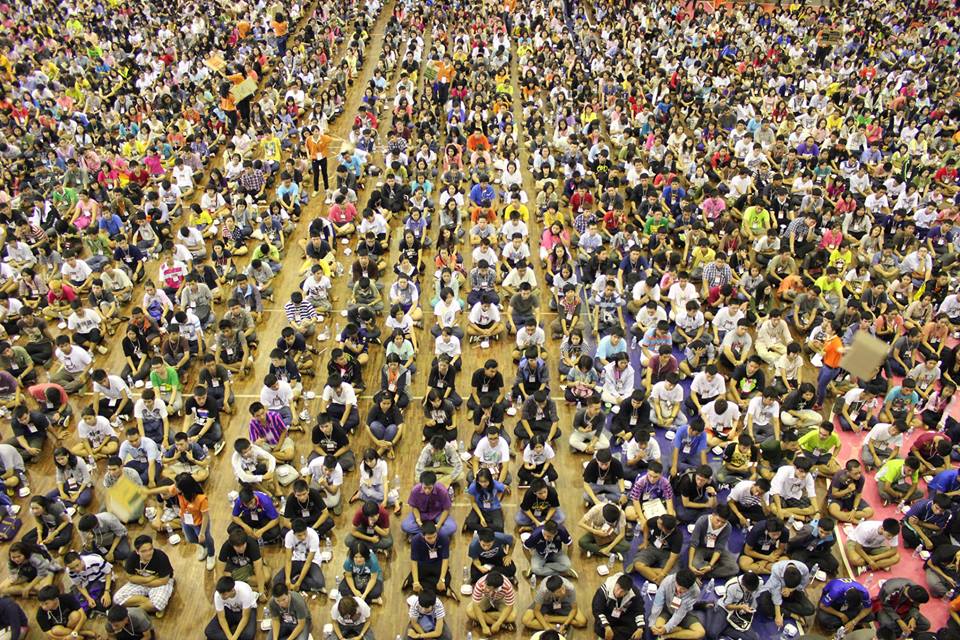 ส่วนหนึ่งของน้องใหม่ จากจำนวนกว่า 7000 คน วันสู่รั้วมอดินแดง เมื่อปีที่แล้ว