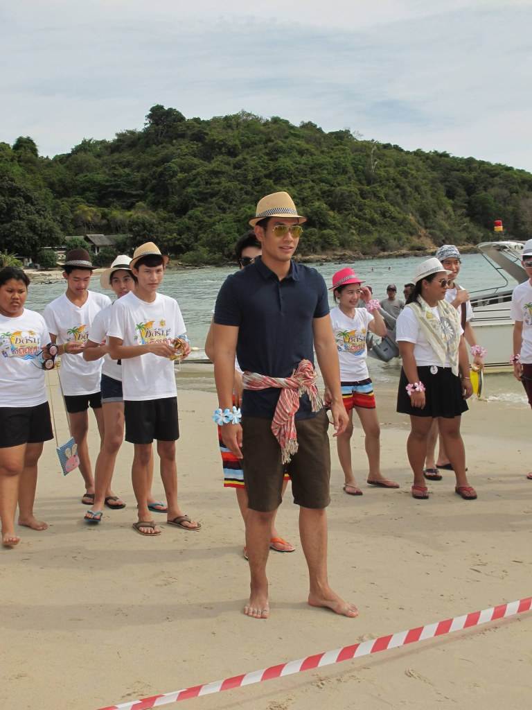 ฟิน! ติดเกาะกับอ๋อม อรรคพันธ์