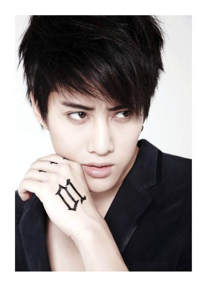 ไมค์ พิรัชต์ & ออม สุชาร์ @ a day BULLETIN no.305 May 2014