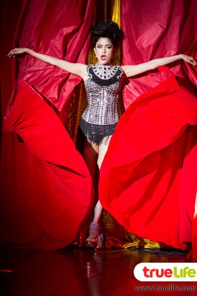 พิ้งกี้ สาวิกา เปิดม่าน นางโชว์ ฉากคาบาเร่ต์ สุดอลังการ