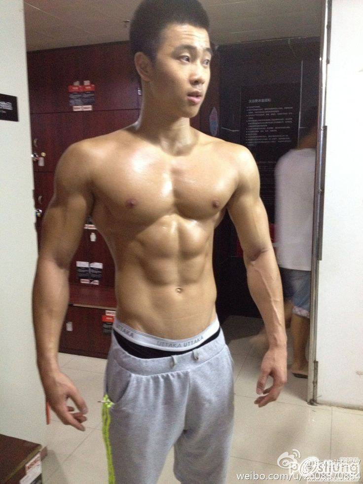 หนุ่มตี๋น่าปี้