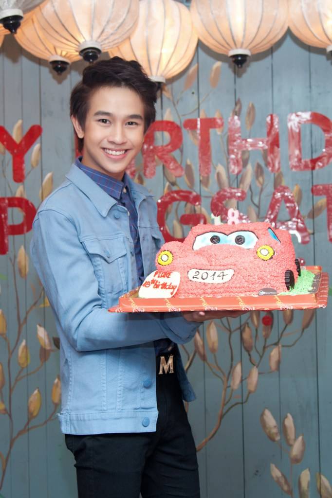 Fluke Pongsatorn Birthday Party in Vietnam with Ruby Yến Trang, Koolcheng Trịnh T&uacute; Trung