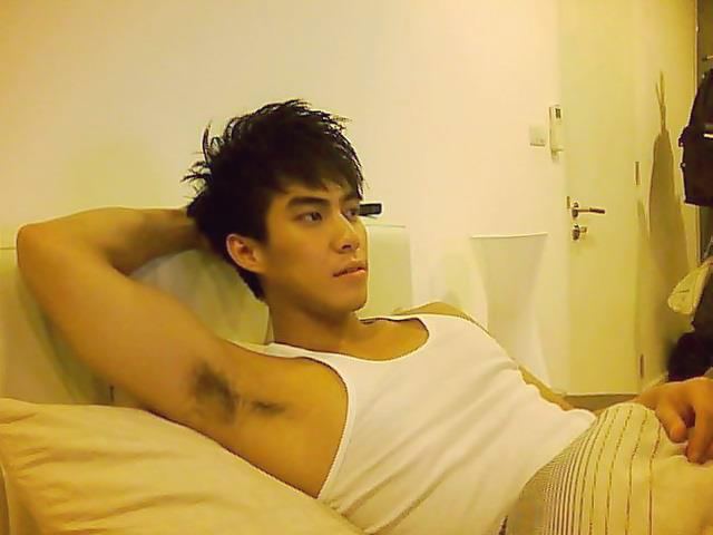 หนุ่มตี๋เบาๆ...หรือเปล่า?????