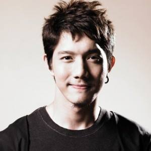 ชวนดู! ดารา นักร้อง คนไหนบ้างที่จบม.หอการค้าไทย