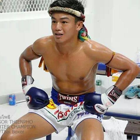 แสงมณี ส.เทียนโพธิ์ อายุ17ปี นักมวยไทยสุดหล่อ