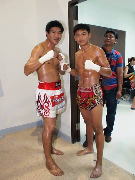 แสงมณี ส.เทียนโพธิ์ อายุ17ปี นักมวยไทยสุดหล่อ