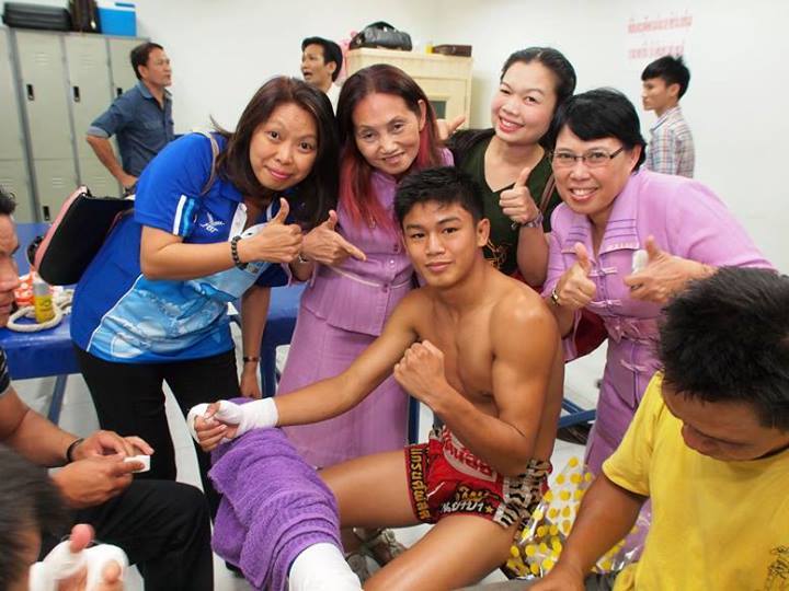 แสงมณี ส.เทียนโพธิ์ อายุ17ปี นักมวยไทยสุดหล่อ