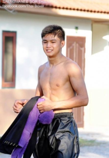 แสงมณี ส.เทียนโพธิ์ อายุ17ปี นักมวยไทยสุดหล่อ