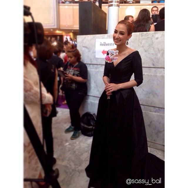 แคทรียา อิงลิช เฉิดฉายบนพรมม่วง Nine Entertain Awards 2014