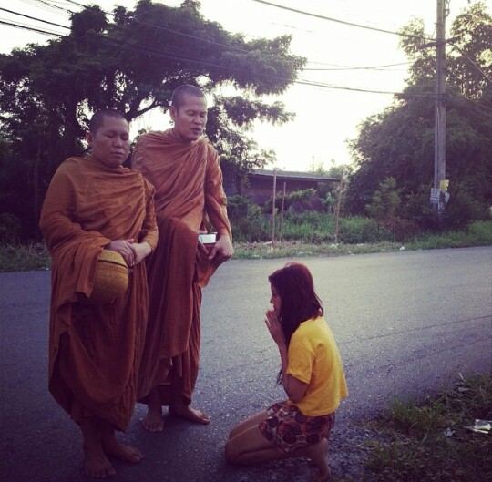 เปิ้ล ไอริณ นางฟ้าที่ลงมาซื้อขนตากับคอนแทคเลนท์