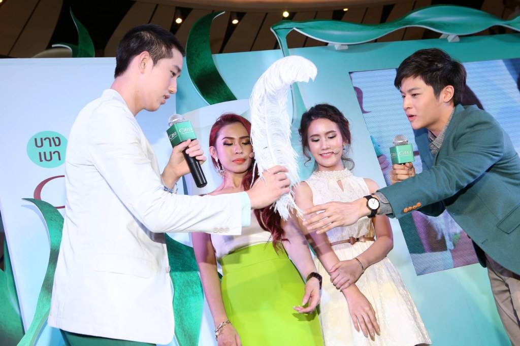 &ldquo;ต่อ-มาร์ช&rdquo; โชว์ของ เปิดตัวแคมเปญ
