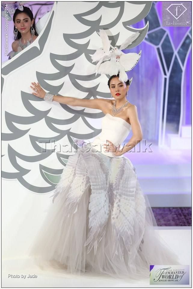 Siam Paragon the Enchanted World of Jewelry Showcase