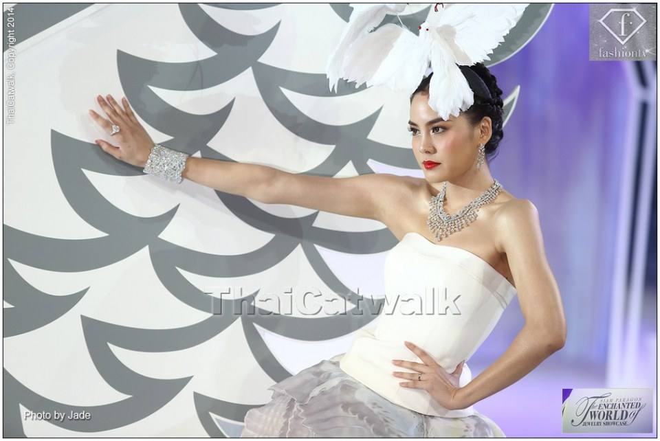 Siam Paragon the Enchanted World of Jewelry Showcase