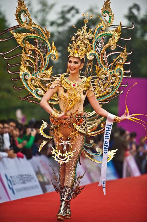 ชุดประจำชาติไทย