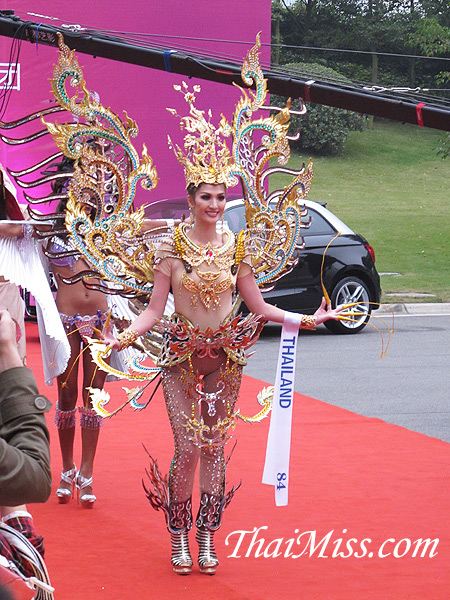 ชุดประจำชาติไทย