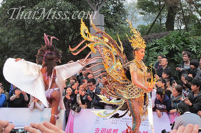ชุดประจำชาติไทย