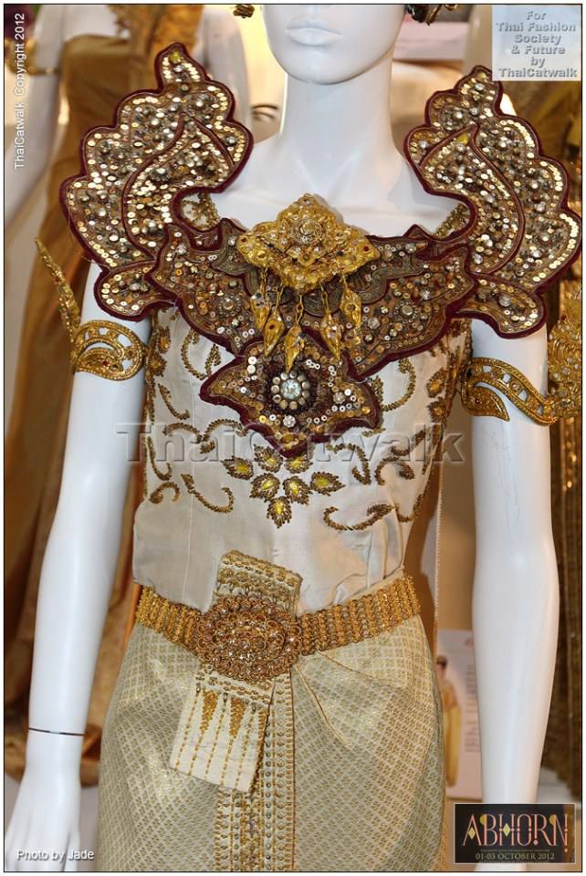 นิทรรศการชุดประจำชาตินางงามไทย