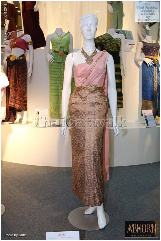 นิทรรศการชุดประจำชาตินางงามไทย