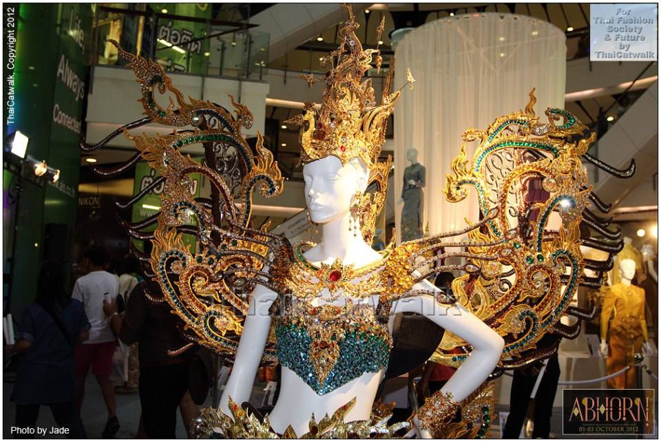 นิทรรศการชุดประจำชาตินางงามไทย