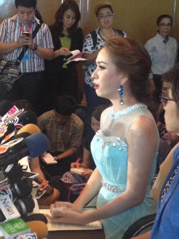 ฝ้าย ร่ำไห้ ขอลาออก มิสยูนิเวิร์สไทยแลนด์ 2014