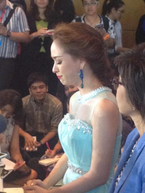 ฝ้าย ร่ำไห้ ขอลาออก มิสยูนิเวิร์สไทยแลนด์ 2014