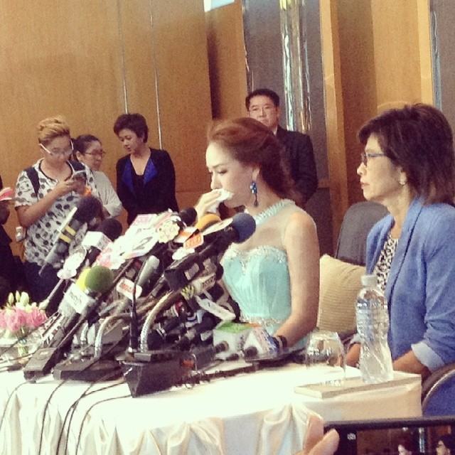 ดิฉัน ในถานะตัวแทน ชาวโพสต์ จัง ขอ แสดงความ เสียใจกับ คุณฝ้าย ด้วยนะคะ คุณคือ นางเอกตัวจริง ของวงการ