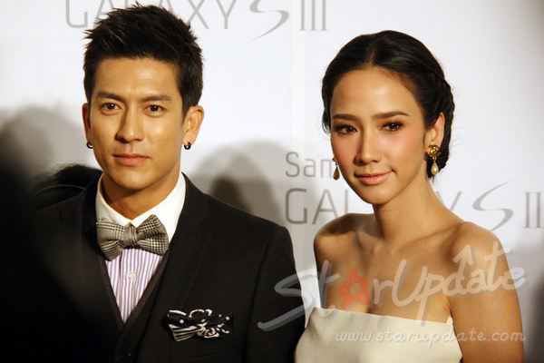 ไปเจอรูปนี้มา>>> ติ๊ก เจษฎาภรณ์ แอบมอง อะไร อั้ม พัชราภา คะเนี่ย !!