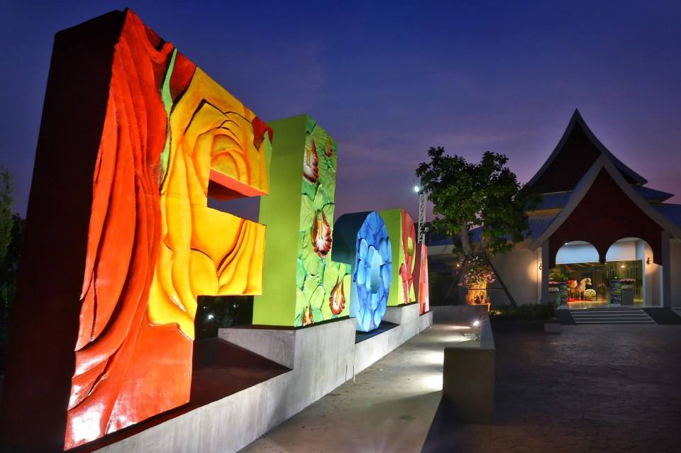 &ldquo;เพ ลา เพลิน&rdquo; พาเพลินในอุทยานดอกไม้มาแรงแห่งภาคอีสาน