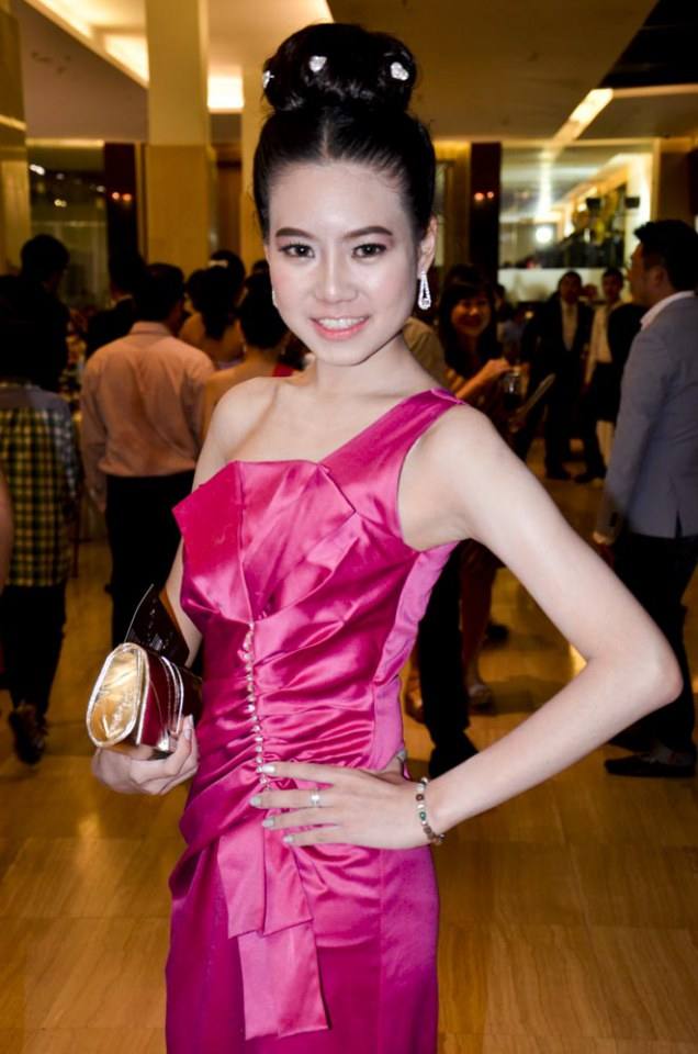 ดาราเดินพรมแดง งานประกาศผลรางวัล Great Award 2557 โดยหนังสือพิมพ์ ดาราเดลี่