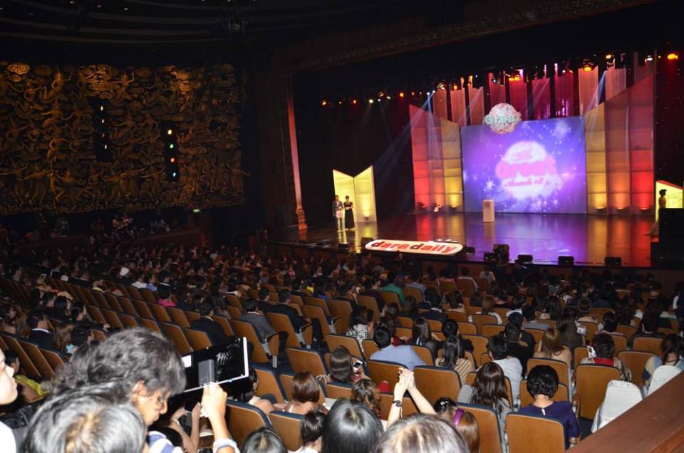 ดาราเดินพรมแดง งานประกาศผลรางวัล Great Award 2557 โดยหนังสือพิมพ์ ดาราเดลี่