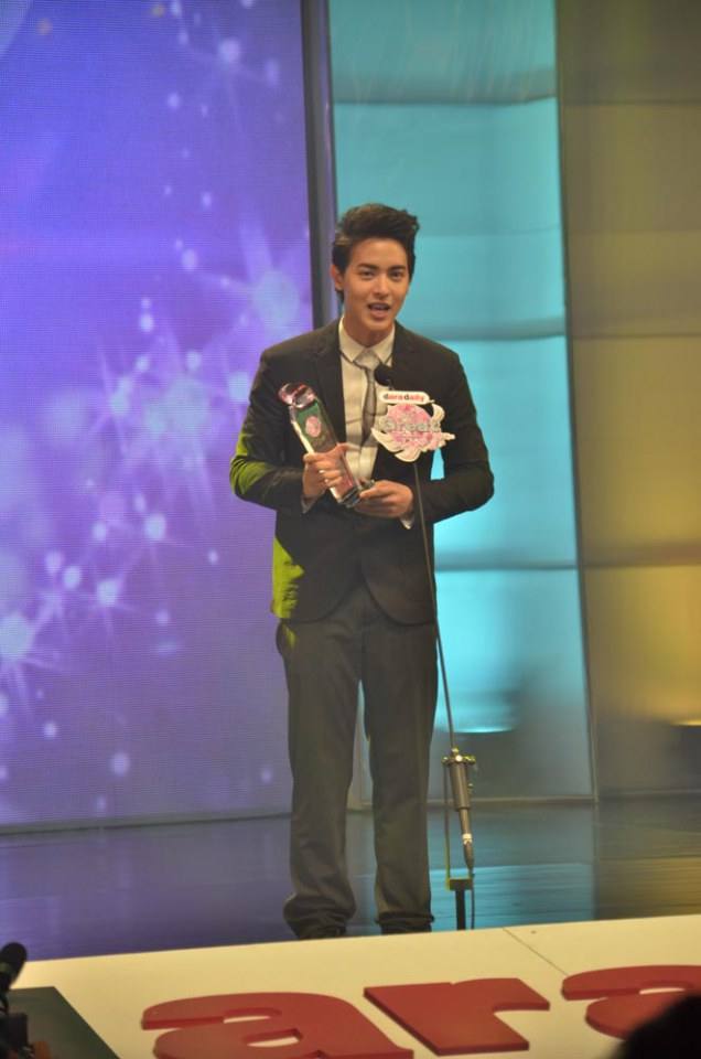 ดาราเดินพรมแดง งานประกาศผลรางวัล Great Award 2557 โดยหนังสือพิมพ์ ดาราเดลี่