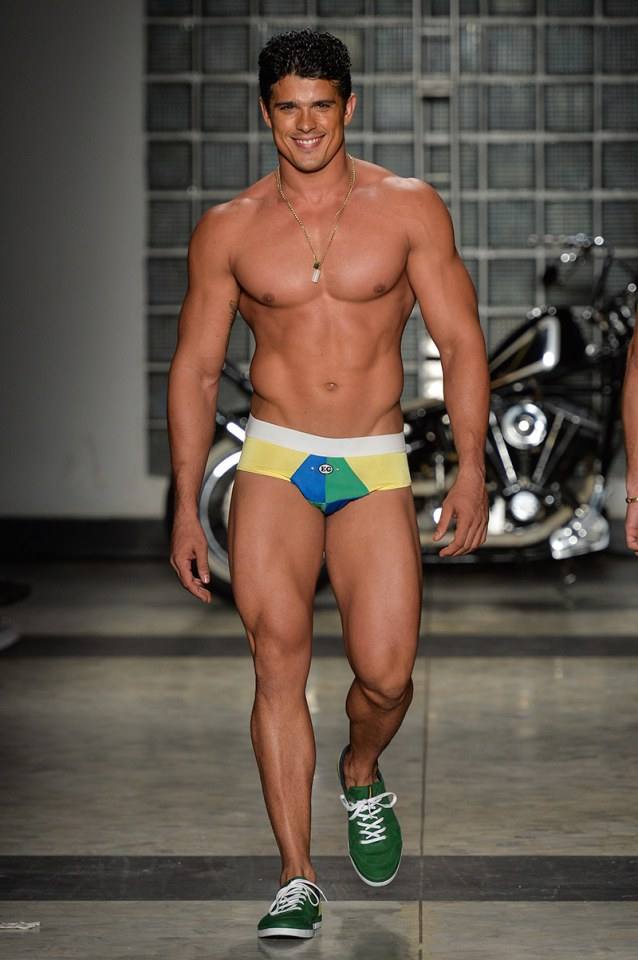 หนุ่มๆบนแคทวอล์ค Elian Gallardo Underwear Fashion Show