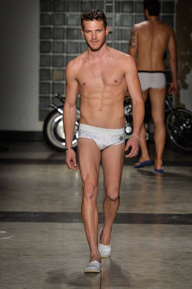 หนุ่มๆบนแคทวอล์ค Elian Gallardo Underwear Fashion Show