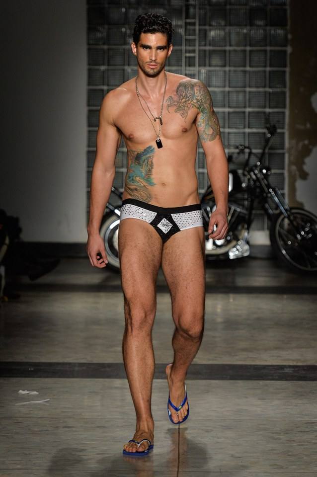 หนุ่มๆบนแคทวอล์ค Elian Gallardo Underwear Fashion Show
