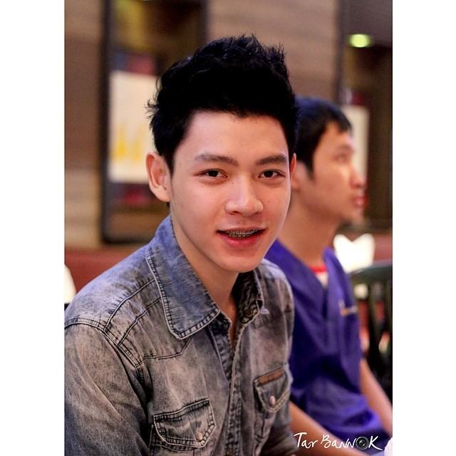 ผู้บ่าวลาว