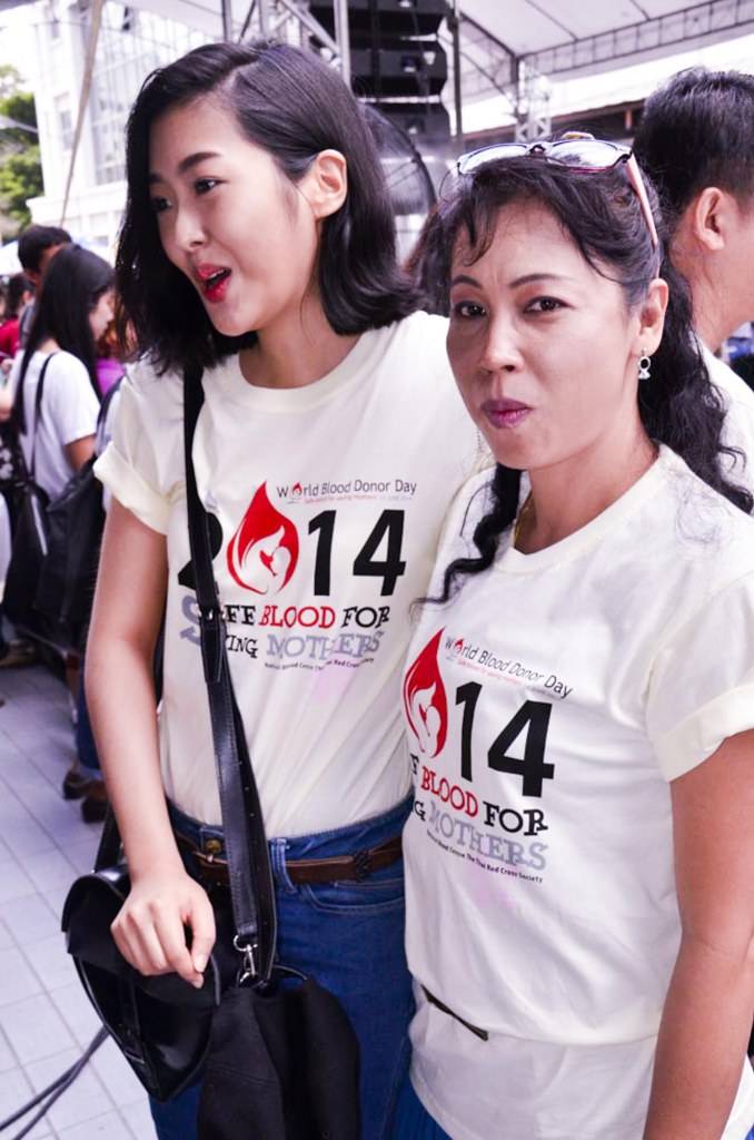เหล่าศิลปินและดาราร่วมงานวันบริจาคโลหิตโลก