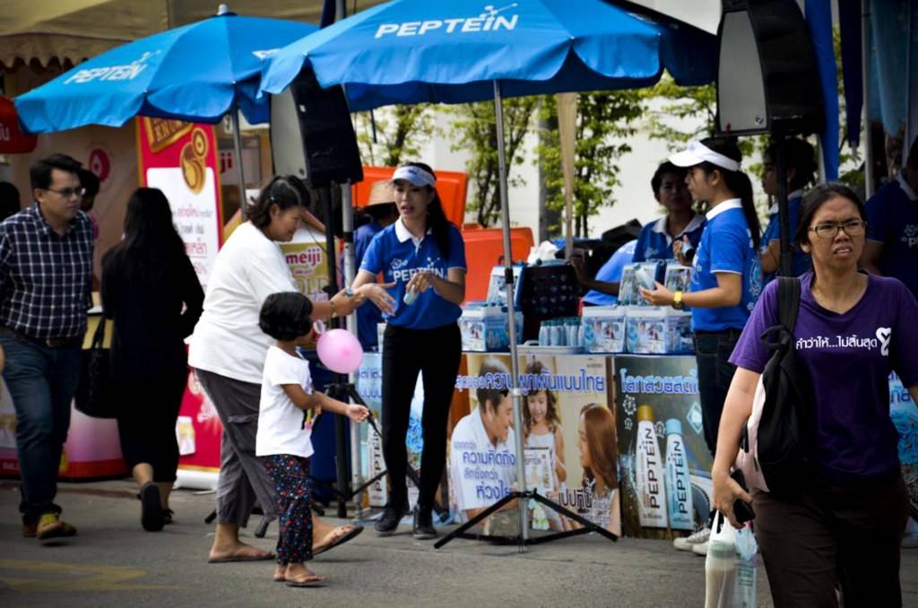 เหล่าศิลปินและดาราร่วมงานวันบริจาคโลหิตโลก