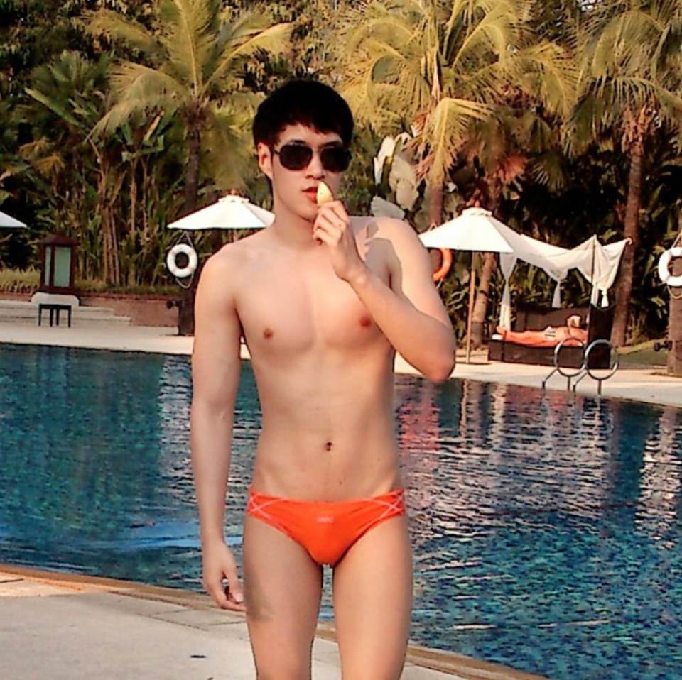 ขาว แซ่บ เว่อร์