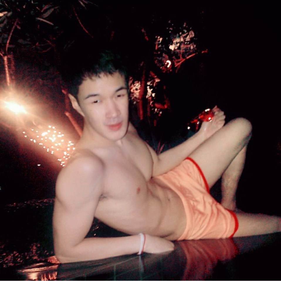 ขาว แซ่บ เว่อร์
