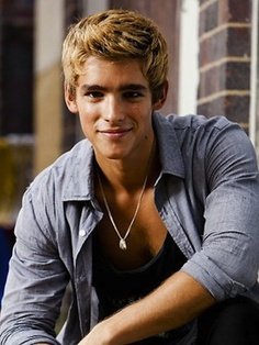 Brenton Thwaites เจ้าชายPhilip จากหนัง Maleficent