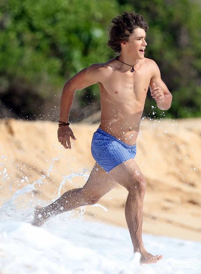 Brenton Thwaites เจ้าชายPhilip จากหนัง Maleficent