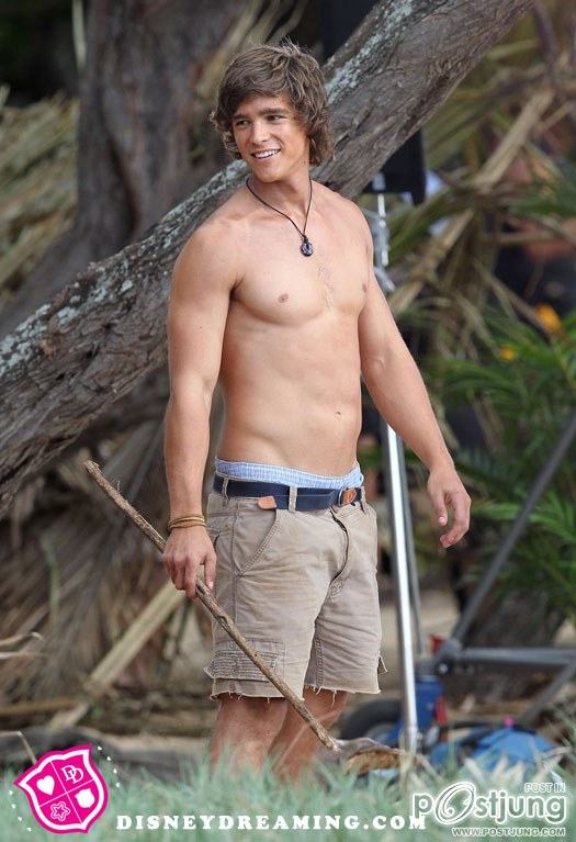 Brenton Thwaites เจ้าชายPhilip จากหนัง Maleficent