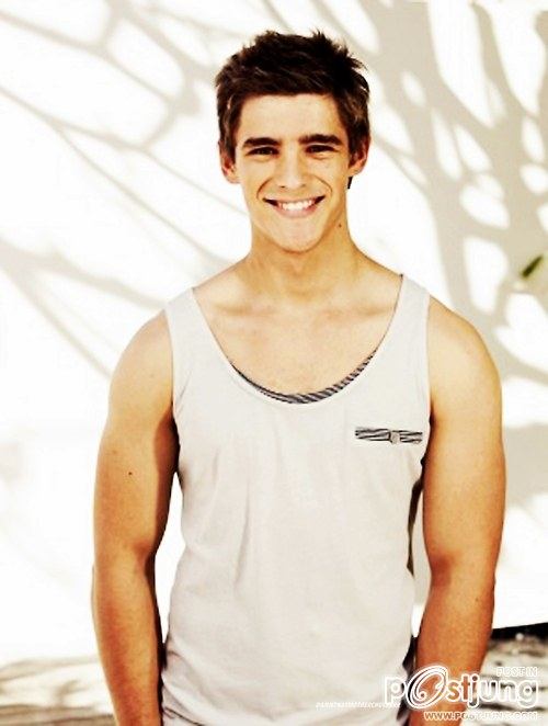 Brenton Thwaites เจ้าชายPhilip จากหนัง Maleficent