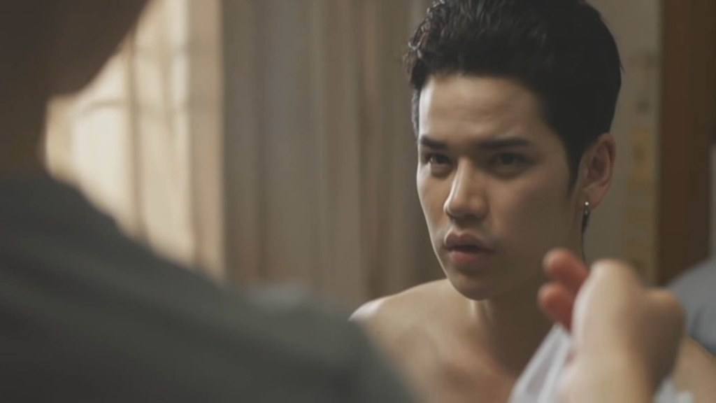 ใผได้เบิ่งแด่ม่วนอยู่บ่อ ถ้าเป็นหนังเกย์คงชิเป็นตาเบิ่งเน๊าะ  ประโยคสัญญารัก