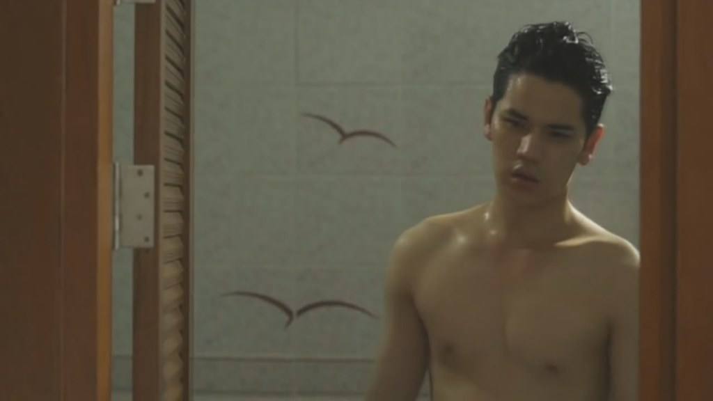 ใผได้เบิ่งแด่ม่วนอยู่บ่อ ถ้าเป็นหนังเกย์คงชิเป็นตาเบิ่งเน๊าะ  ประโยคสัญญารัก