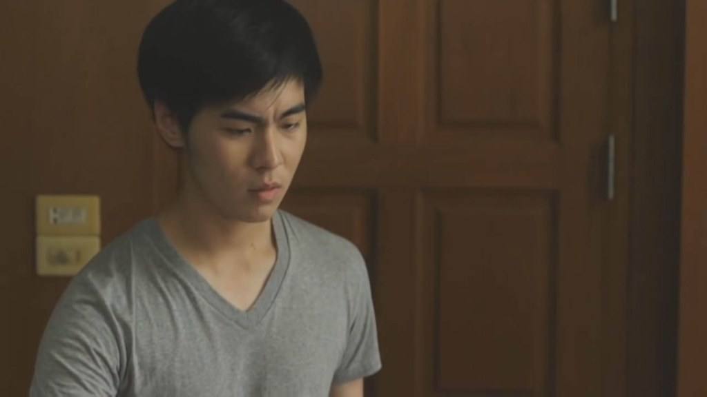 ใผได้เบิ่งแด่ม่วนอยู่บ่อ ถ้าเป็นหนังเกย์คงชิเป็นตาเบิ่งเน๊าะ  ประโยคสัญญารัก