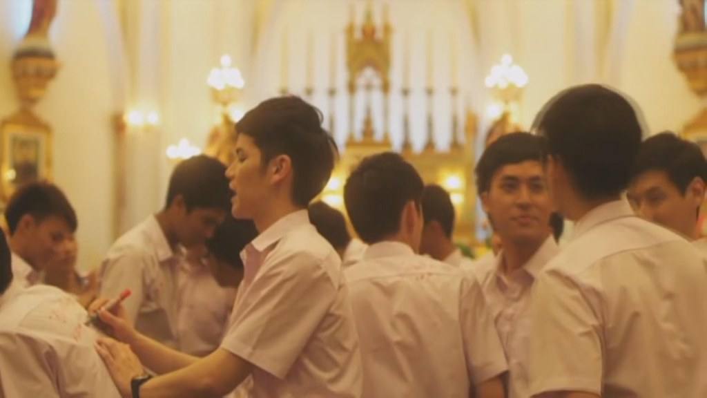 ใผได้เบิ่งแด่ม่วนอยู่บ่อ ถ้าเป็นหนังเกย์คงชิเป็นตาเบิ่งเน๊าะ  ประโยคสัญญารัก